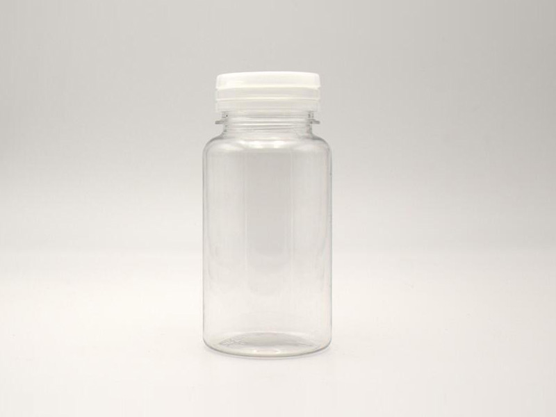 如何使用帶金屬條撕拉瓶蓋的塑料瓶？